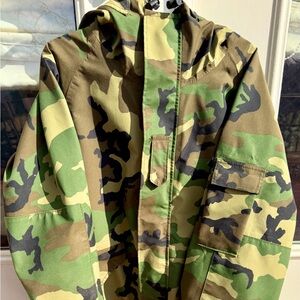 Authentic U.S. Military Issue ECWCS Gore-Tex Parka Woodland Camo Large Short